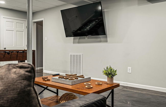 Laker s Pointe by Avantstay Lakefront Private Peninsula Hot Tub Game Room - Photo 24