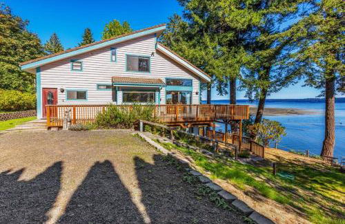 4BR waterfront home with beach access and views - Foto 8