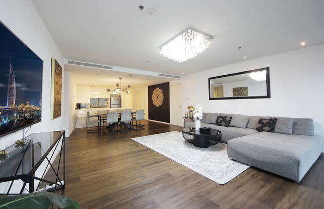 3 Bedroom Apartment in D1 Tower - Photo 8