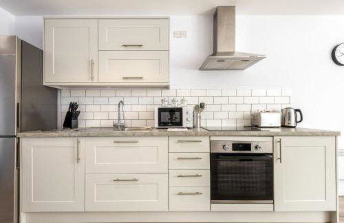 Modern Central Apartment in the Heart of York - Photo 8