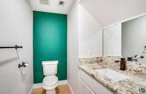 2 Mi to Old Town Spacious Burleson Vacation Home - Foto 8