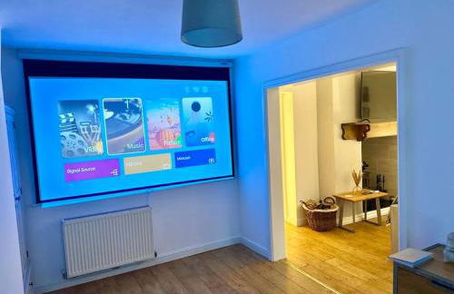 Cottage,Cinema Room,Log Burner - Photo 8