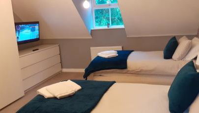 Hawksworth House in Chelmsley Wood, Birmingham near Solihull, near the NEC, HS2, JLR, Bear Grylls Centre, Resorts World and Birmingham airport, with a garage and free parking, great for families and contractors - Foto 4