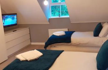 Hawksworth House in Chelmsley Wood, Birmingham near Solihull, near the NEC, HS2, JLR, Bear Grylls Centre, Resorts World and Birmingham airport, with a garage and free parking, great for families and contractors - Foto 4