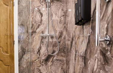 Lethbridge Villa 49 3-bedroom Apartment with private HOT TUB,Fibre WiFi, free parking, sleeps 6 - Foto 33