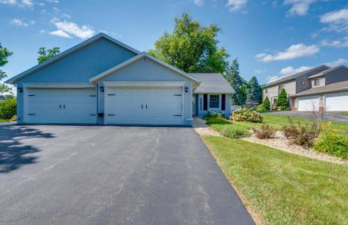 1 Mi to Beach Dog-Friendly Condo in Lake Mills! - Foto 22