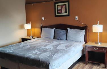 Gated 1 King BR 1 Bath Apt with Full Kitchen 233 - Foto 1