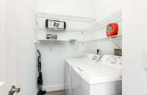 Newly Remodeled Lakefront Oasis - Foto 21