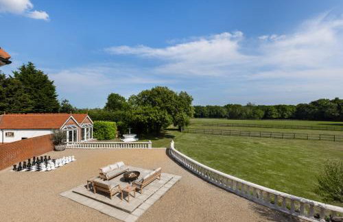 Merry Lakes - Luxury Lakeside Escape with Pool - Just 30 Minutes from London - Foto 8