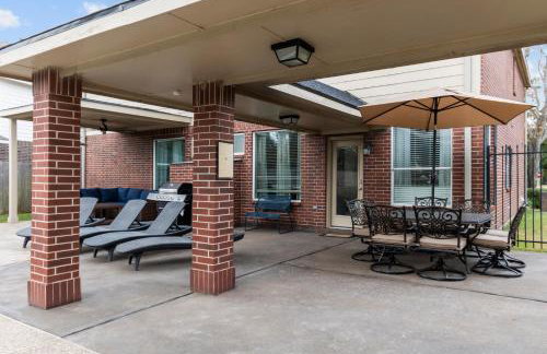 Upscale 4BR Cypress Home w Pool, Hot Tub, Theater, Sleeps 20 - Foto 12