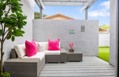 Spectacular Miami- Htd Pool,5 Bdrooms ,MiniGolf, Playground, Baby Items, BBQ - Photo 53