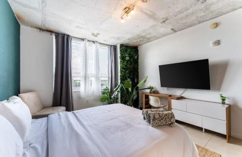 1BR Miami Retreat with BBQ, Pool, & Skyline Views - Foto 28