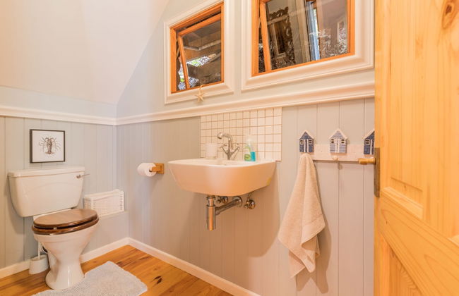 Ballots Bay Treehouse by HostAgents - Photo 13