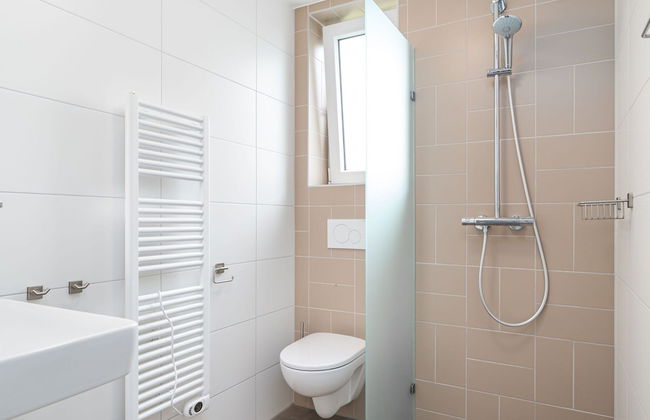 Modern Chalet With Dishwasher, in Friesland - Foto 10