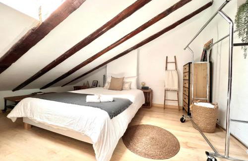 Apartment in monumental square Madrid Center - Photo 31