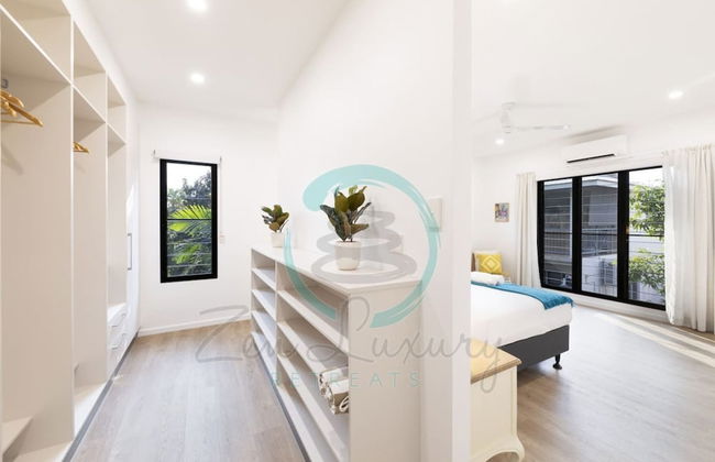 Urbanretreat Modern Outdoor Dining Backyard - Foto 19