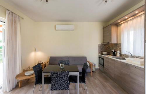 Estia Coastal Dream - Lush & Enchanting Garden Gem - Photo 18