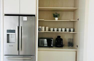 Modern 5 Bed 3 Bath House - Photo 35