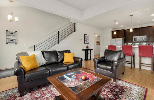 Modern Townhome Steps From the Brewery District! - Foto 22
