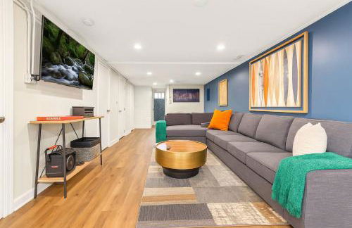 Sleeps 10 + Coffee bar + Game Room + Train to CHGO - Foto 26