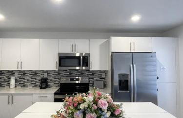 NEW 3 Story in Homestead- 3/2.5 Balcony & Rooftop - Foto 6