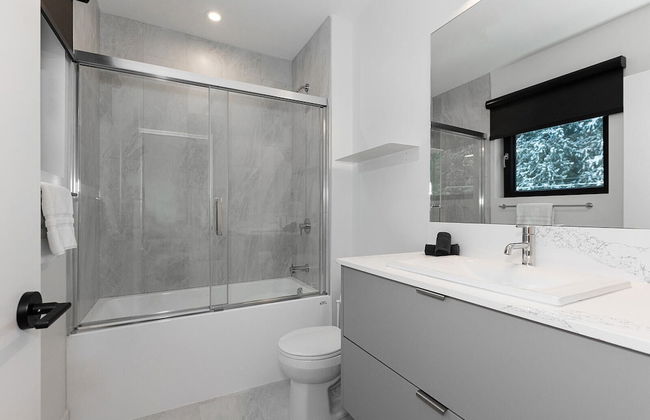 Tally Ho By Revelstoke Vacations - Photo 21