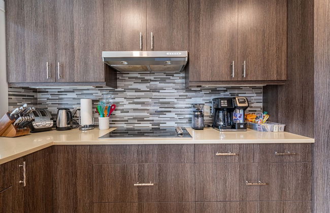 P1 - Private Hot Tub - 3 Bedroom Home - Mountain View - Photo 26