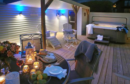 SandPipers Luxury hot tub lodge with 2 ensuites a private Sauna & BBQ terrace - Foto 1