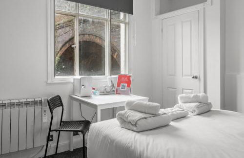 6 BR 4 Bath Central Worcester Sleeps 12 - Foto 34