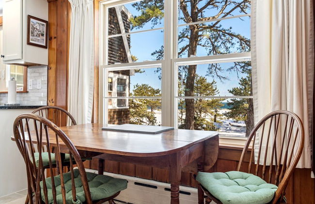 Bayview Beach Cottage For 4! - Photo 37