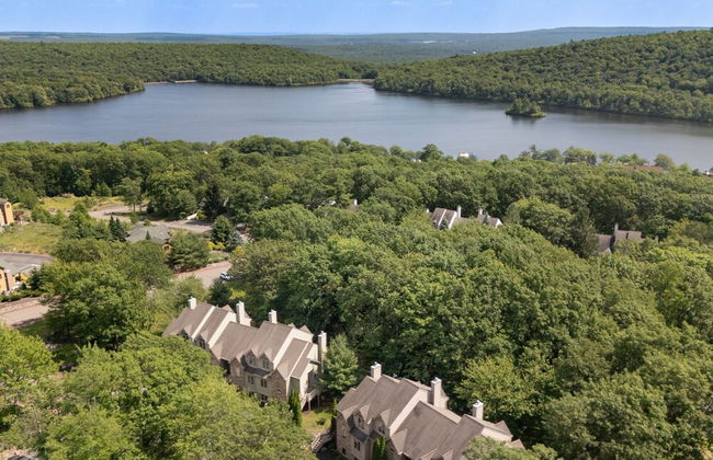 Highland Hideaway by Avantstay Group Poconos Retreat w Patio Game Room - Foto 54