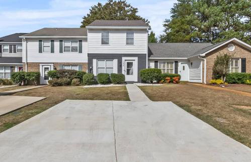 Day Dreamer minutes to Stadium with Fire pit and Parking - Foto 38