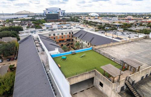 Gorgeous Furnished Apartments near Texas Medical Center & NRG Stadium - Photo 20