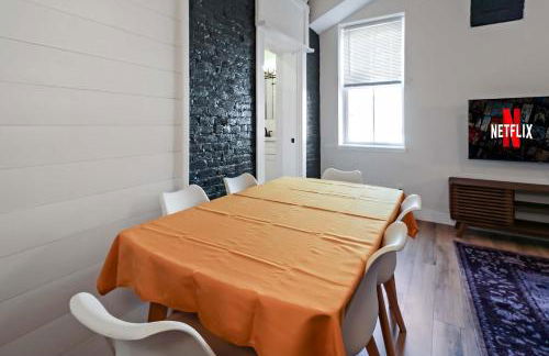 Soulard 4 Bedroom Retreat Near Downtown with Patio and Parking - Foto 10