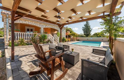 Holiday House Laetitia with pool - Foto 14