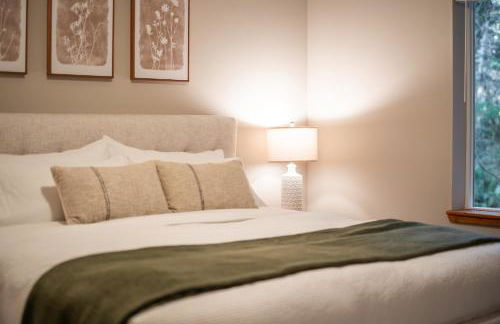 Lux Chalet with Air Hockey, Hot Tub, & Fire Place - Foto 25