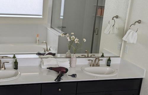 Modern, Spacious & Relaxing Home in Sparks, NV - Photo 7