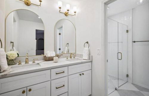 Allen Abode - 4 Bedrm Pool Fire Pit Charm - Photo 20