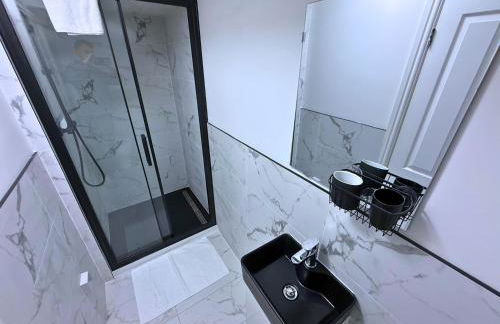 New 3 Bedroom Apartment Next to Station - Foto 5