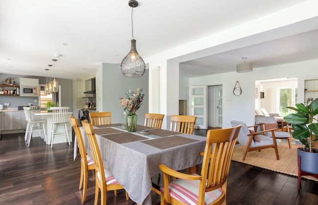 Stunning 5 Bed in the Centre of Bourton - Photo 25