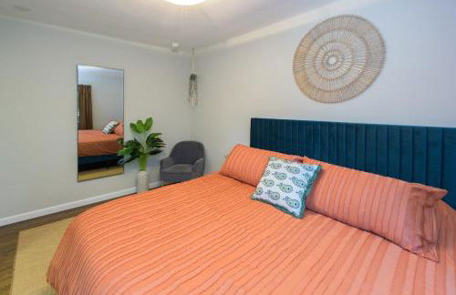 Charming and Cozy 1 Bedroom 1 Bathroom Guest Suite in Silverlake - Foto 27