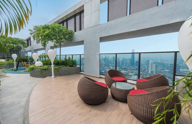 Cozy Skyline Retreat Trion KL - Level 63 - Foto 39