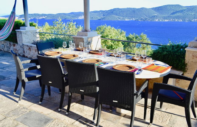 Restored 350 Year old Villa, Stunning Views, Idyllic Location, Large Pool - Photo 13