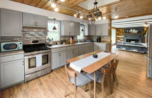 Haven Retreat in Catskills w Hot Tub & Bar Hall - Foto 4