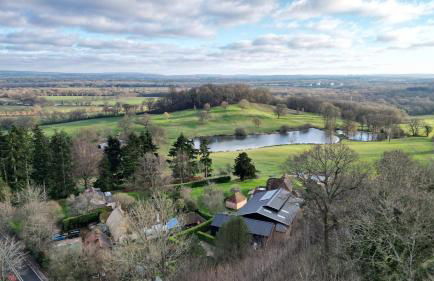 Charming Hilltop Cottage with Panoramic Views - Foto 15