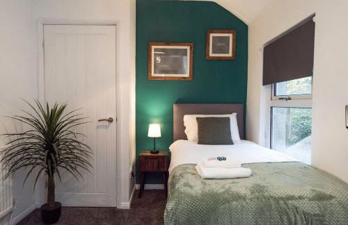 Modern house, sleeps up to 9 - Photo 10