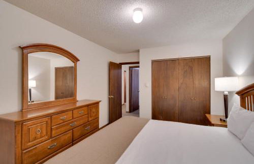 Shuttle to Winter Park Resort! Group Condo with Pool - Foto 13