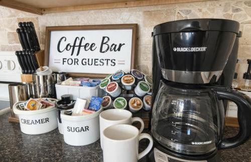 Sunshine and Roses Lakefront 1 Bed and 1 Bath Condo - Foto 14