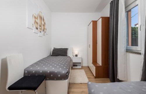 Apartment Flowers - Photo 17