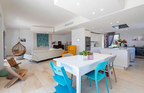 Luxury Seafront Villa with Rooftop Pool & Stunning Sea Views - Foto 42